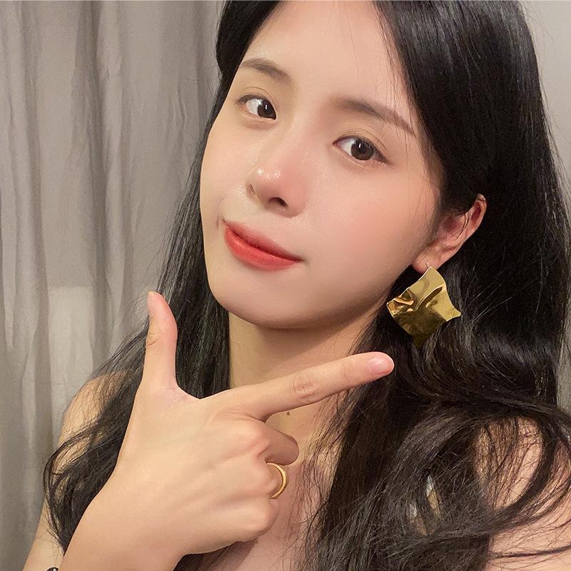 Гальванопокрытие Простые модные геометрические серьги Женские гальванопокрытие Трендовые индивидуальные серьги-гвоздики Темперамент