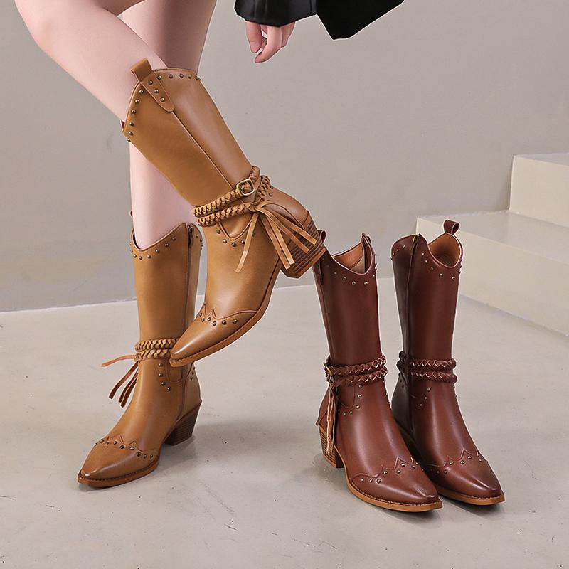 Мода 2024 года. Новые сапоги в стиле ретро из искусственной кожи. Женские сапоги до середины голени с пряжкой на ремне и заклепками. Ковбойские сапоги в стиле панк на высоком квадратном каблуке.