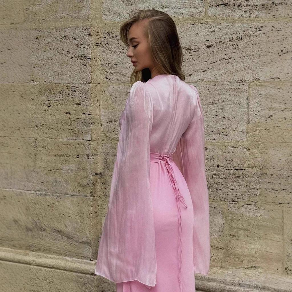 Элегантное атласное платье облегающего силуэта с разрезом - Длинный рукав, блестящее и облегающее бедра для осени/зимы