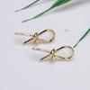 Новые серьги, простые металлические завязанные серьги Netflix, французские летние свежие и универсальные темпераментные серьги в стиле ретро