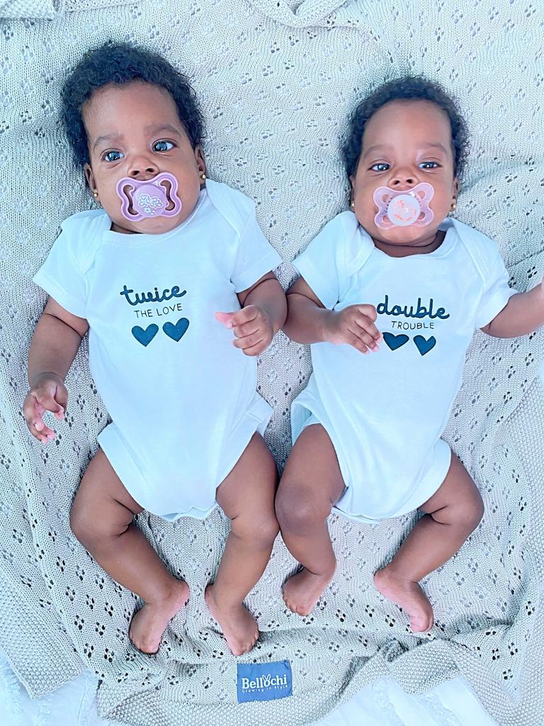 Большая двуспальная подушка для близнецов.