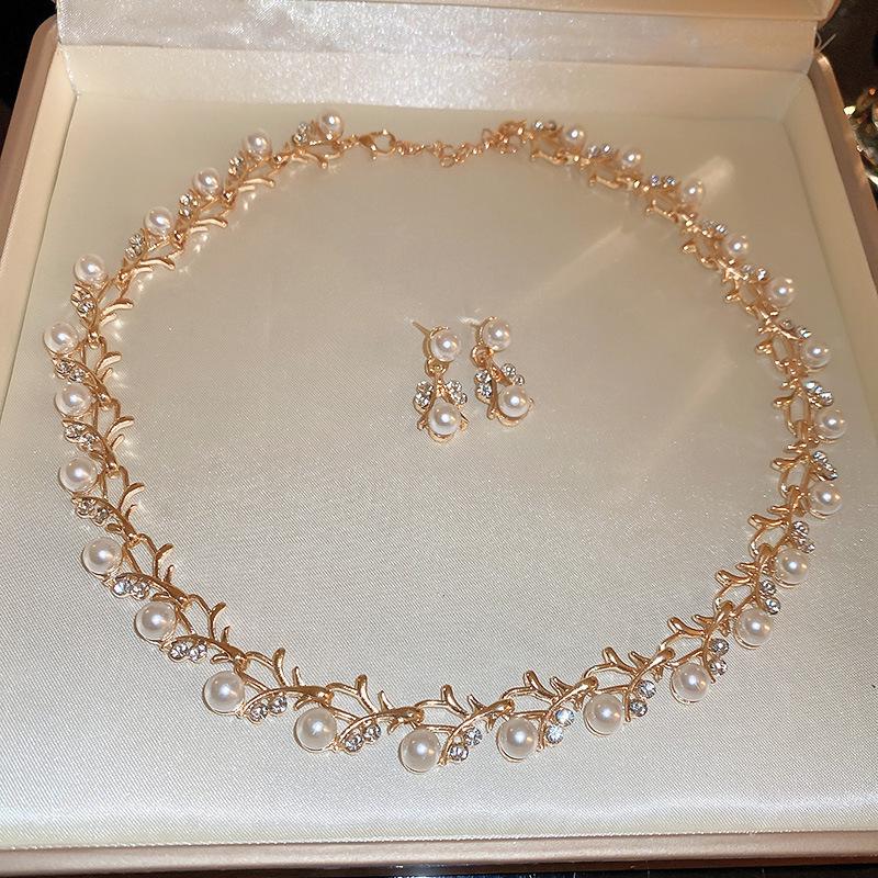 European & American Luxury Zircon Jewelry Set: Retro Clavicle Chain Necklace, Versatile Fashion Accessory