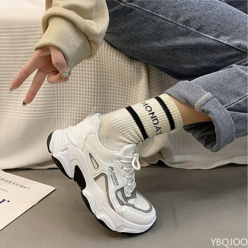 Женская уличная спортивная обувь на толстой подошве Весна Новая модная обувь на толстой подошве Шнуровка Сетчатая дышащая вулканизированная обувь