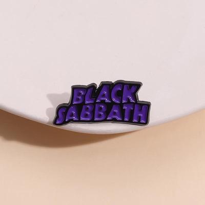 Сувенирная эмалевая брошь английской хэви-метал группы