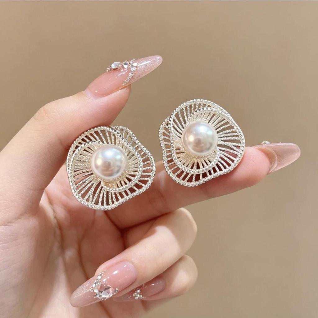 Korean Fashion Spiral Hollow Pearl Stud Earrings, Elegant and Versatile Flower Design for Women