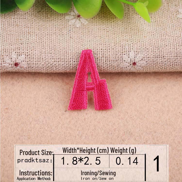 Розовая вышитая нашивка с буквами алфавита для украшения одежды