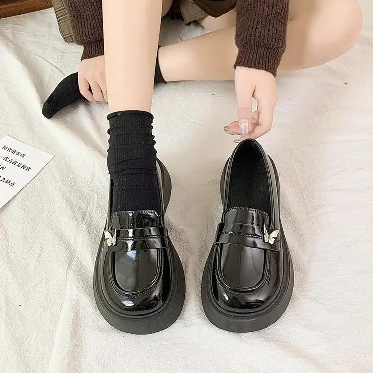 Женские мокасины на платформе, новые черные кожаные повседневные туфли без застежек для женщин, весенние британские повседневные туфли на плоской подошве, женские туфли на низком каблуке