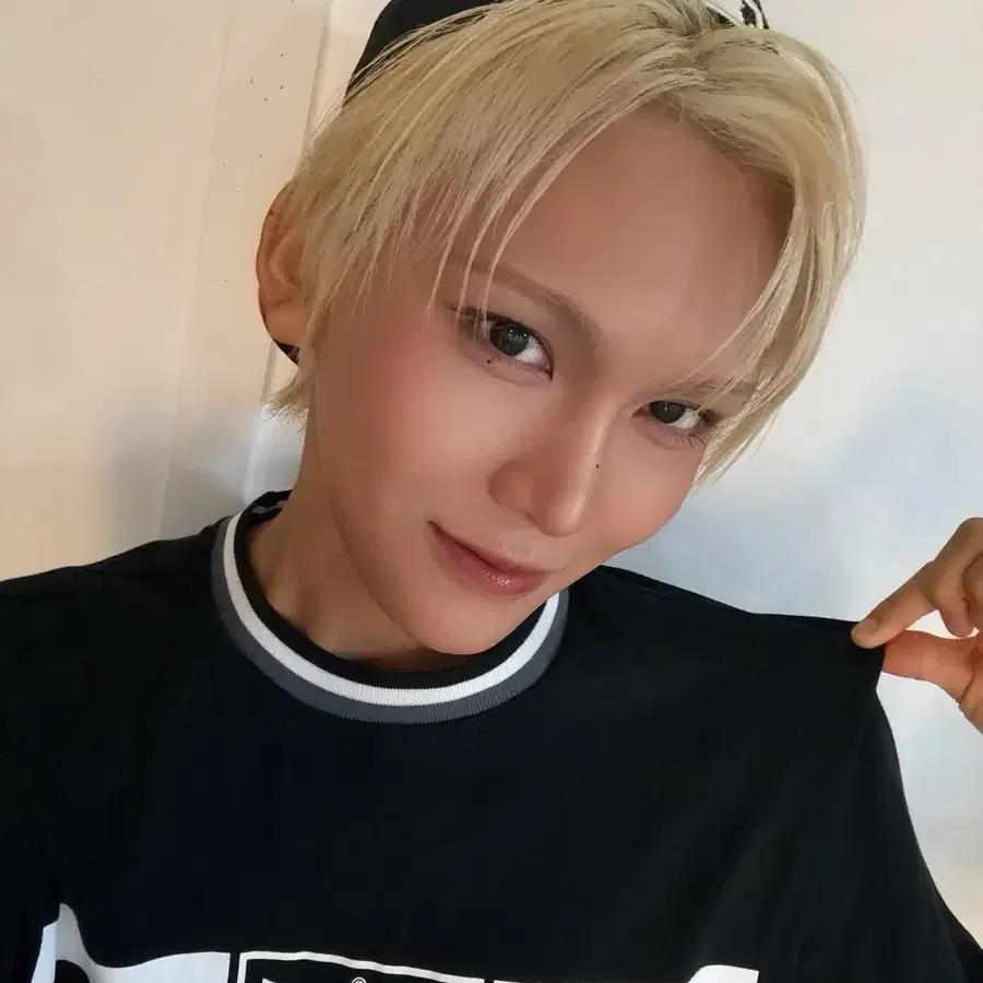 XLOV HYUN 260818 Outfit Signed Polaroid SsaPol
