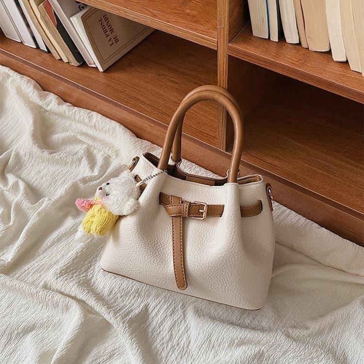 Color matching handbag with bear pendant messenger bag