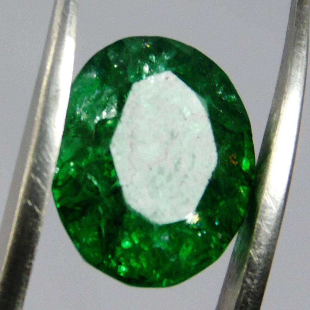 Natural Green Emerald Loose Gemstone 5.75 ct Oval Shape for Jewelry Making and Gem Collections
