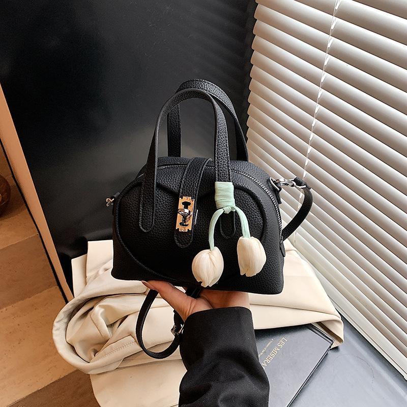 Small Bag Women's 2025 New Summer Versatile Messenger Bag Fashion Popular Pillow Small Bag