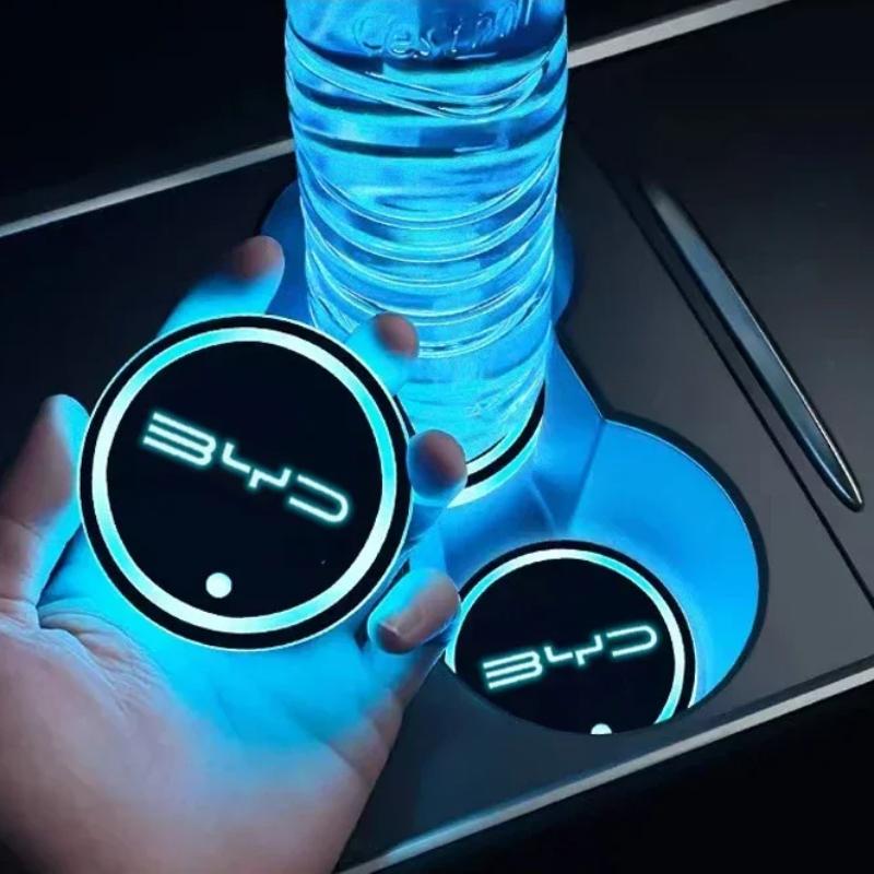 Светодиодная подставка под стакан для воды в автомобиль Для BYD Seal U Sealion 6 Song Plus DMi/EV Держатель для напитков Эмблема Декоративные огни салона автомобиля