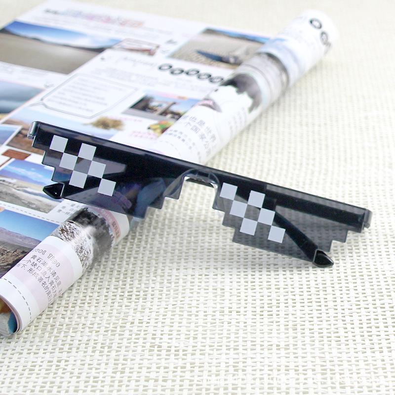 Пиксельные квадратные мозаичные солнцезащитные очки в стиле аниме - Модные прямоугольные оправы