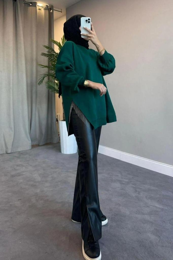 Женский длинный свитер в стиле хиджаб с круглым вырезом и воздушными рукавами и цепочкой с детальным разрезом