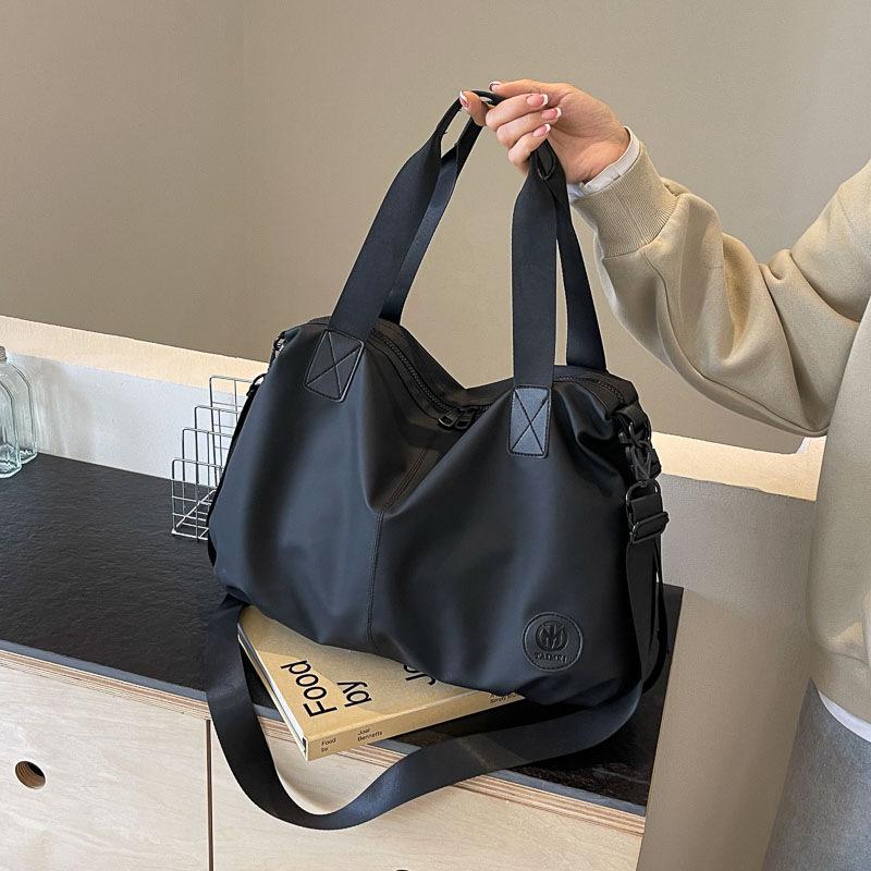 Large Capacity Lightweight Handheld Travel Bag for Men and Women