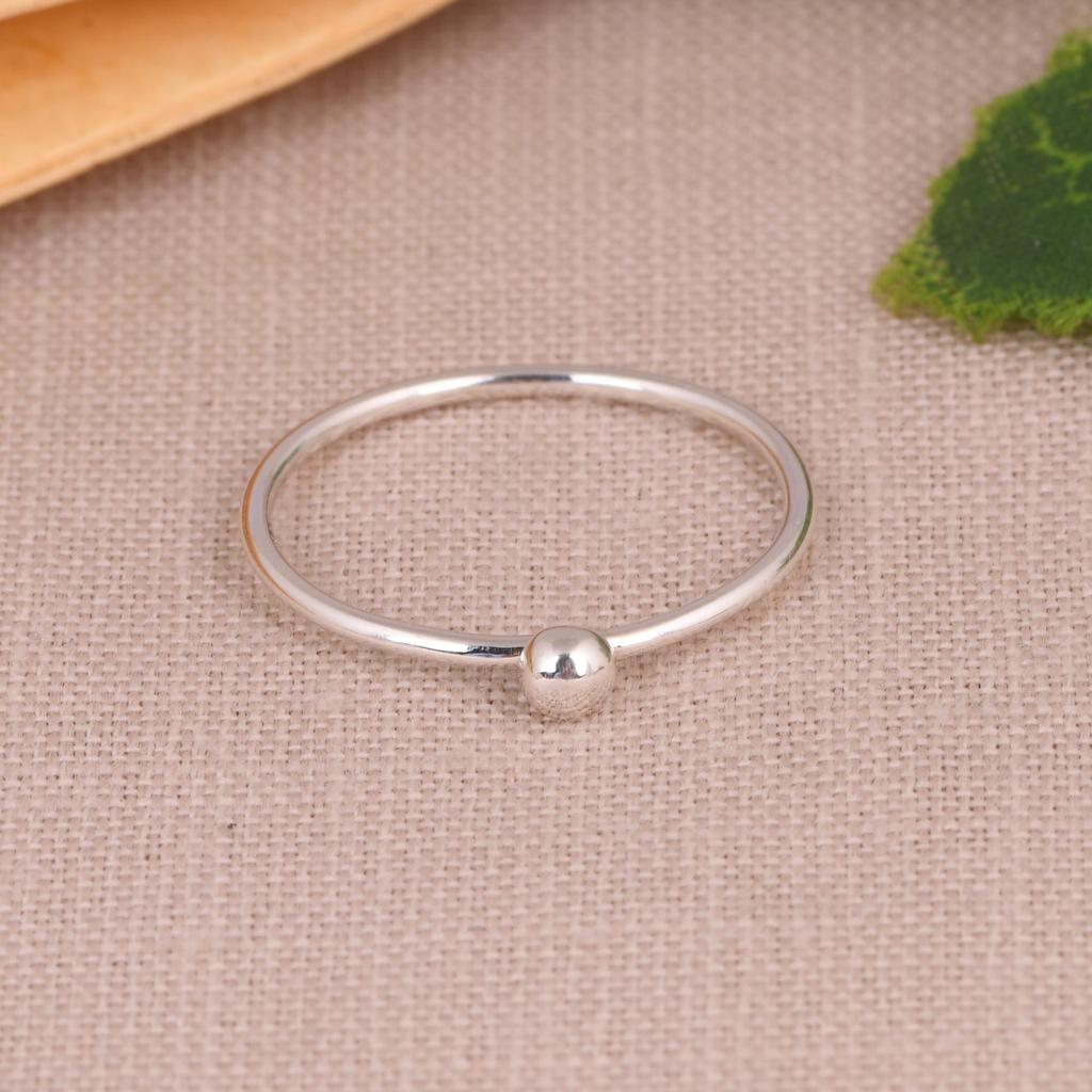 Современное минималистичное серебряное кольцо-шарик, Тонкое кольцо из стерлингового серебра, Элегантное штабелируемое кольцо для женщин.