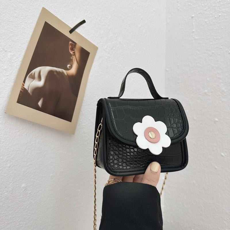 Pu Material Breathable Girls Boys Fashion Chain Crossbody Bag For Daily Use