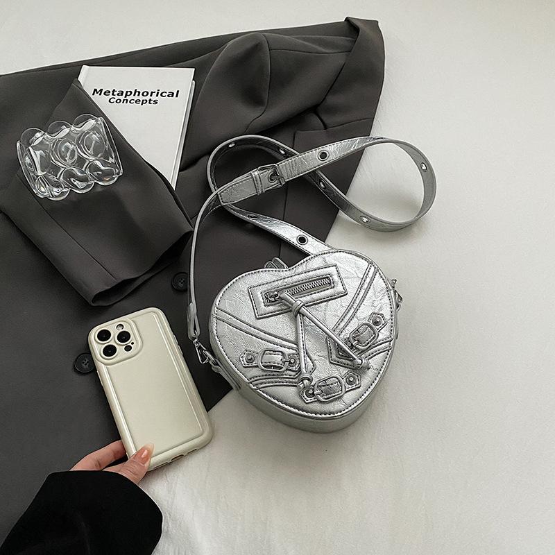 Bags Personality Love Small Bag 2025 New Korean Version Fashion Rivet Trend Ins Internet Celebrity Ladies Messenger Bag
