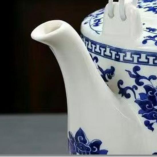 Blue & White Large Capacity Ceramic Teapot - High Temp Resistant, Retro Style, Single Large Size, Ideal for Water Brewing.