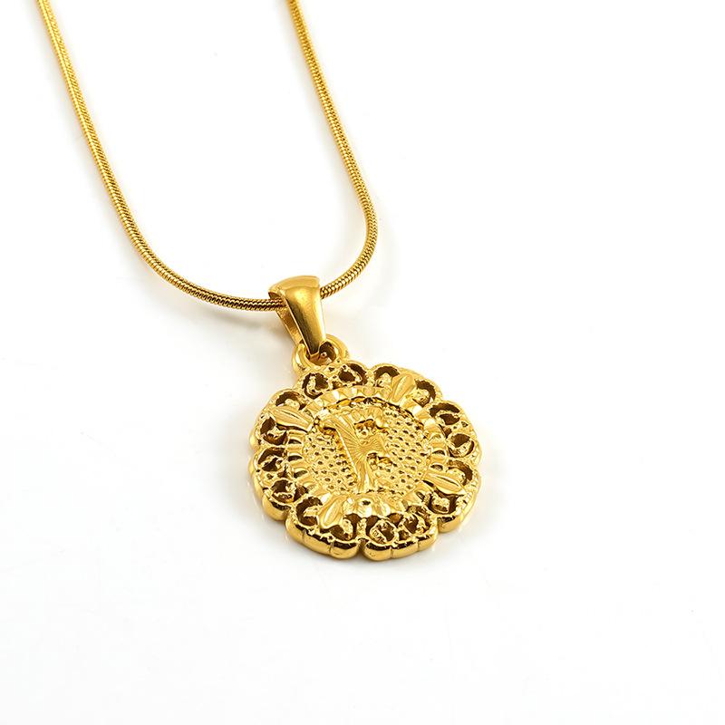 New fashion titanium steel letter pendant, clavicle chain, round embossed design necklace, personalized versatile men and women