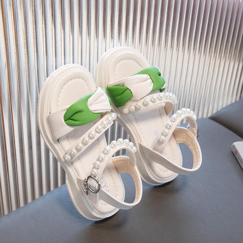 Детские сандалии для девочек, детская мода, плиссированные, с жемчугом, с открытым носком, универсальные, плоские, нескользящие, принцесса, повседневные, лето 2024 г.