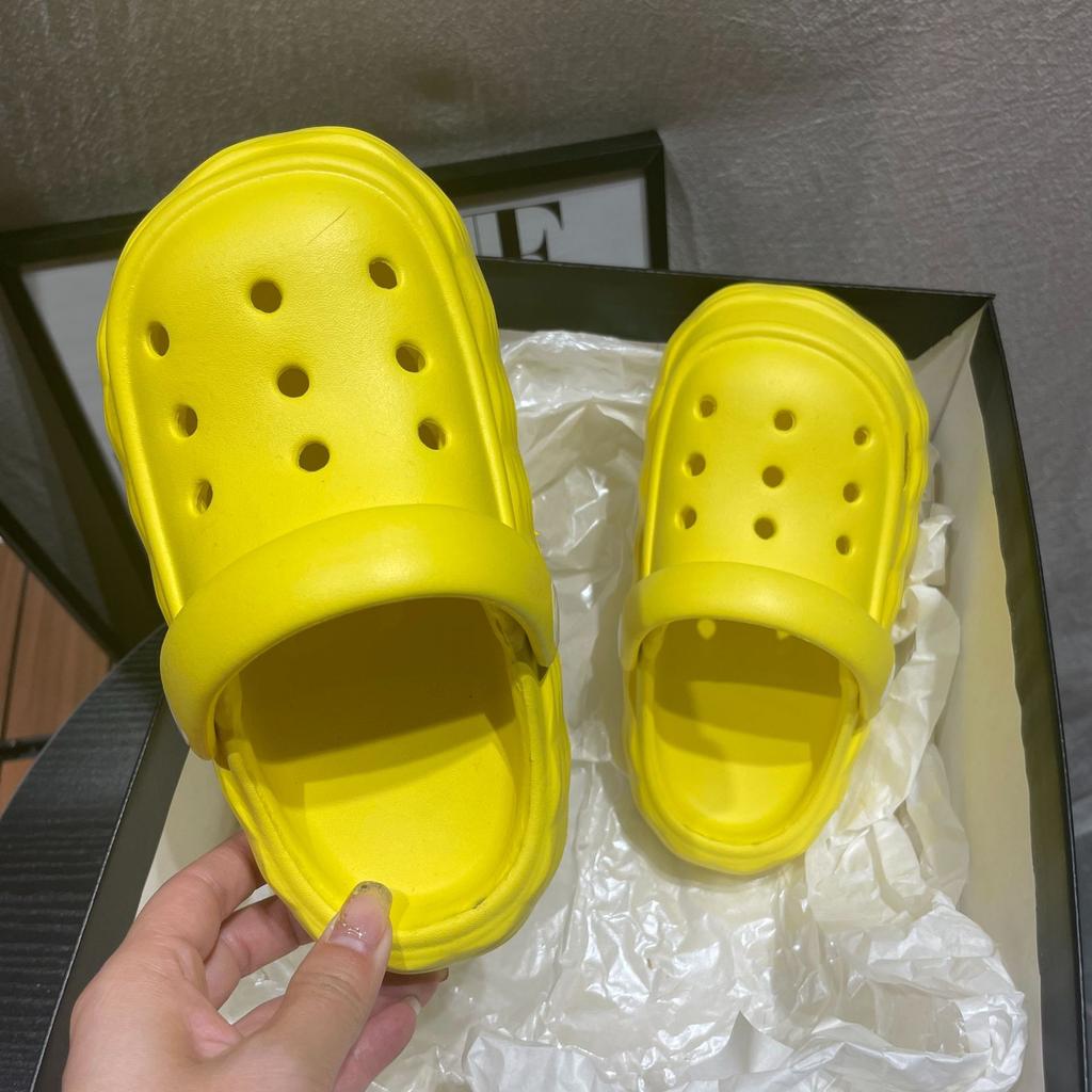 Новые детские туфли-дырочки для женщин и мальчиков, пляжная обувь, удобные тапочки-мешки, классные тапочки для дома