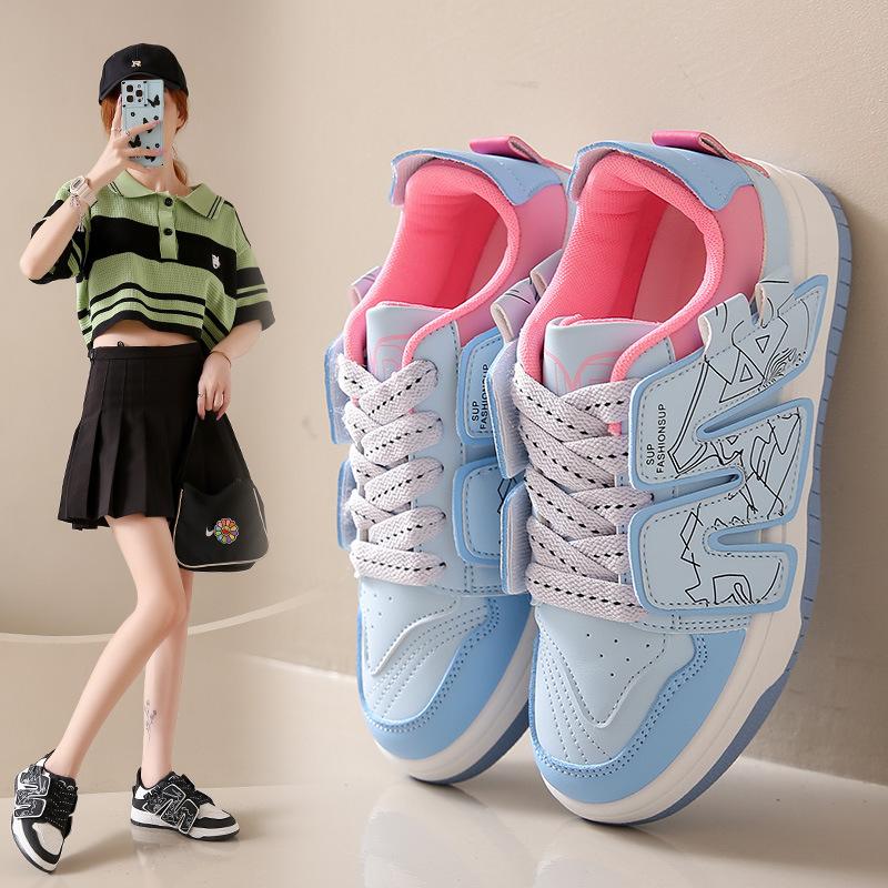 Модные женские мягкие кожаные повседневные туфли для скейтбординга на шнуровке, удобные дышащие повседневные спортивные туфли на плоской подошве, белые кроссовки для женщин