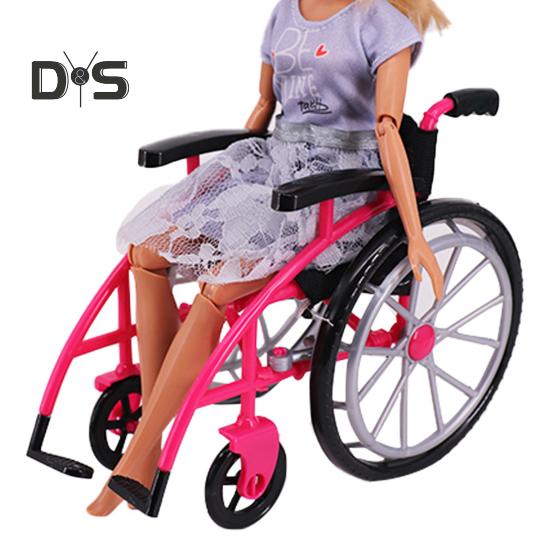 Мини-игрушка в виде инвалидной коляски для кукольного домика Миниатюрная модель с костылями Украшение дома DIY Поделки Песочный столик Аксессуары Игрушки для инвалидной коляски Мини-костыли