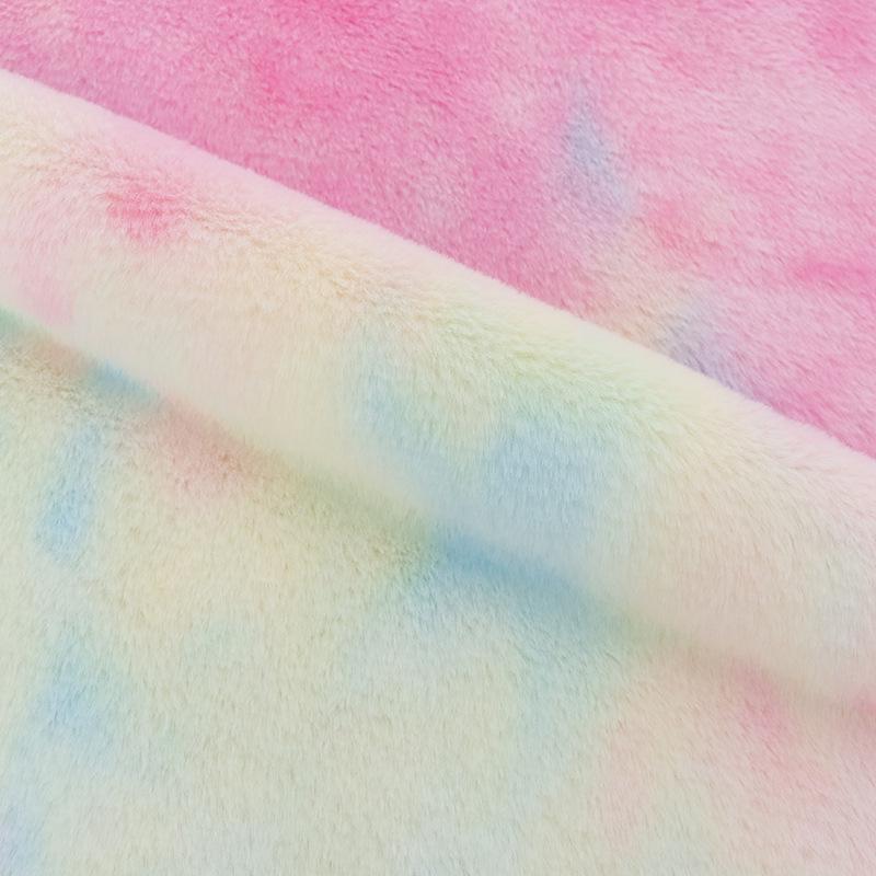 Ткань из бархата с радужным градиентом и имитацией кроличьей шерсти с фантазийными цветами