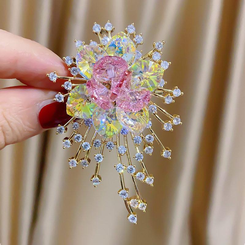 Luxury Gold Plated  Flower Brooch With Sparkling Cubic Zirconia For Wedding Party Daily Wear Elegant Ladies Gift