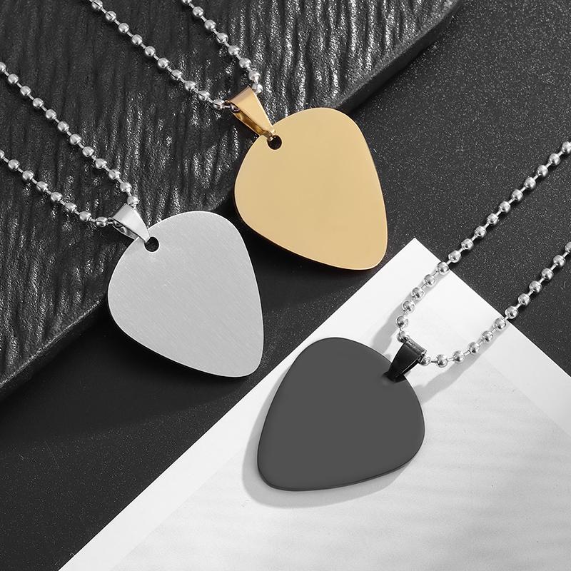 Stainless Steel Glossy Guitar Pick Pendant Necklace for Men and Women, Simple Fashion Jewelry, Couple Gift