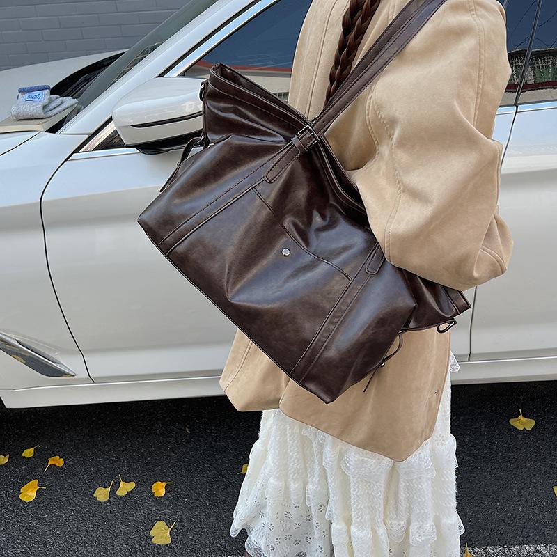 Ретро сумка женская большой вместимости 2025 новая осень и зима универсальная повседневная на плечо мессенджер текстурная сумка-тоут для通勤