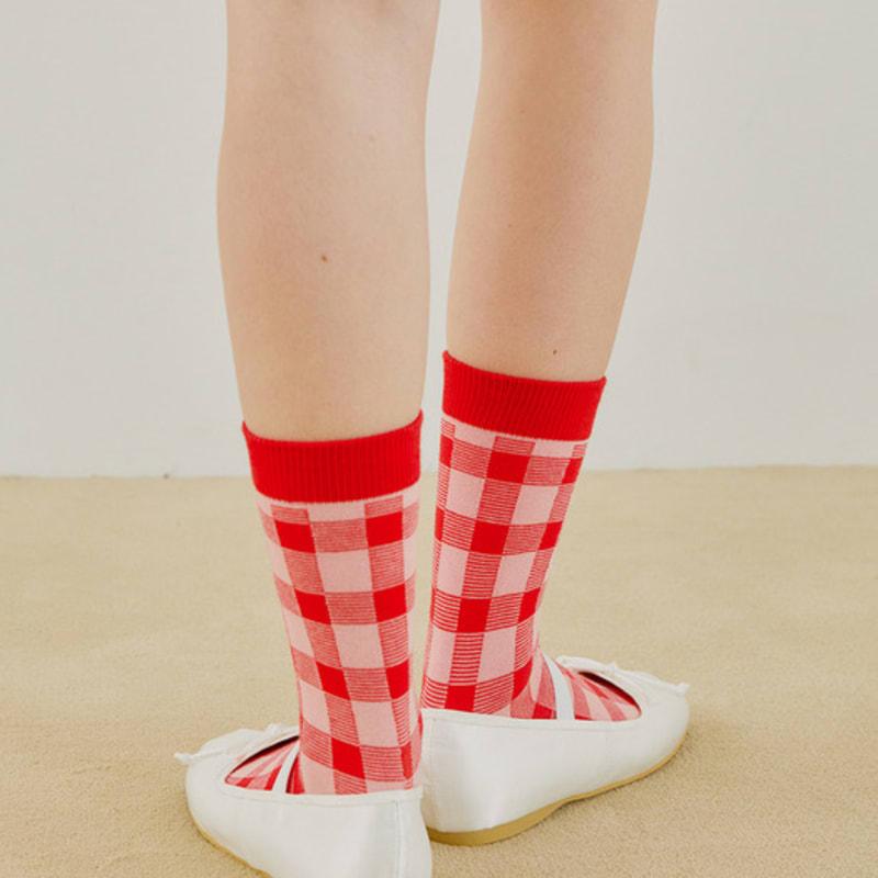 МЕСЯЦ ЗА МЕСЯЦЕМ проверьте свои носки_розовые&красные