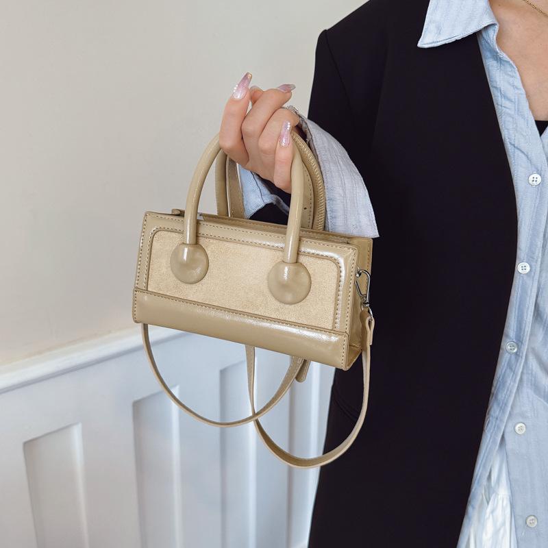 Вечерняя сумочка женская 2025 новая высококлассная ретро замшевая сумка через плечо для поездок на работу сумка-мессенджер маленькая квадратная сумка