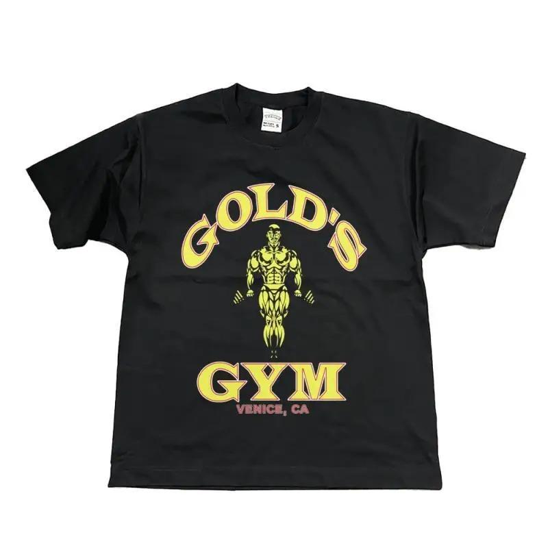 Свободная футболка с коротким рукавом с классическим принтом Gold's Gym California, включая смелое изображение бодибилдера, поднимающего вес