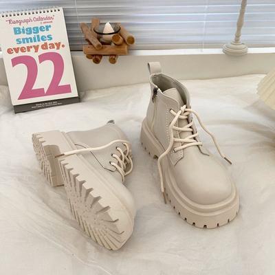 Женские ботинки Мартин осень 2025 новые в британском стиле модные универсальные маленькие иностранные на толстом каблуке красивые короткие ботинки