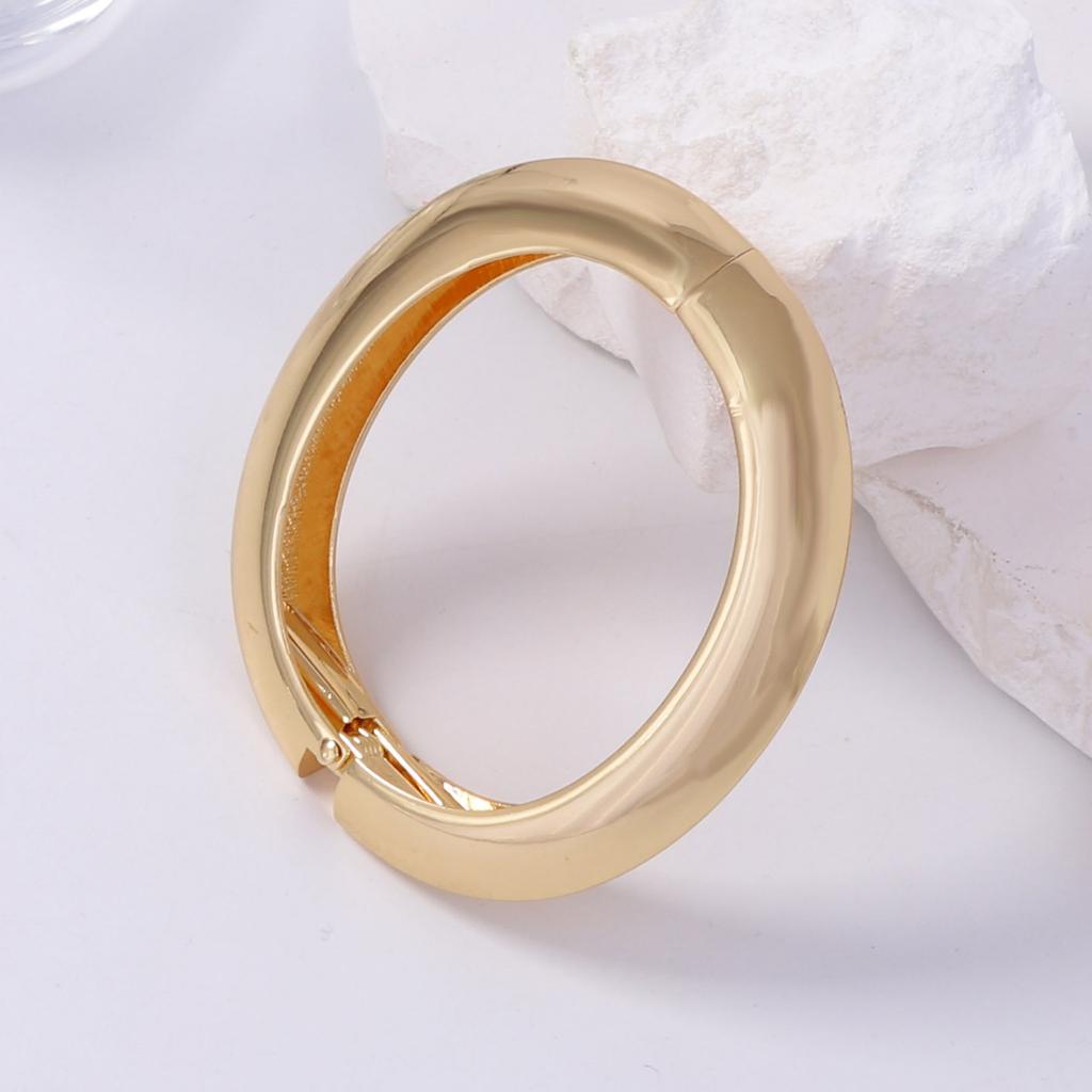 Simple and fashionable ins landscape surface alloy geometric section spring opening bracelet niche light luxury versatile model