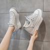 Кожаные маленькие белые туфли женские 2025 новые сетчатые дышащие туфли на толстой подошве, туфли-маффины, спортивная обувь, внутренняя высота увеличивает повседневные женские туфли