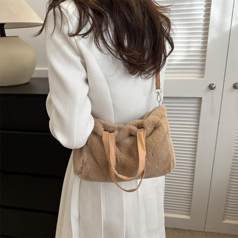 В этом году популярная нишевая дизайнерская сумка женская зимняя новинка 2024 года, модная повседневная сумка через плечо большой емкости для женщин