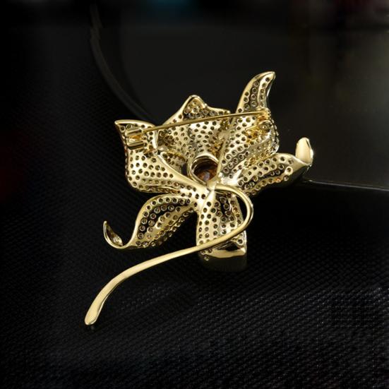 Stunning Flower Brooch Elegant Rhinestone Lapel Pins Mom And Wife Non-Allergenic Brooch For