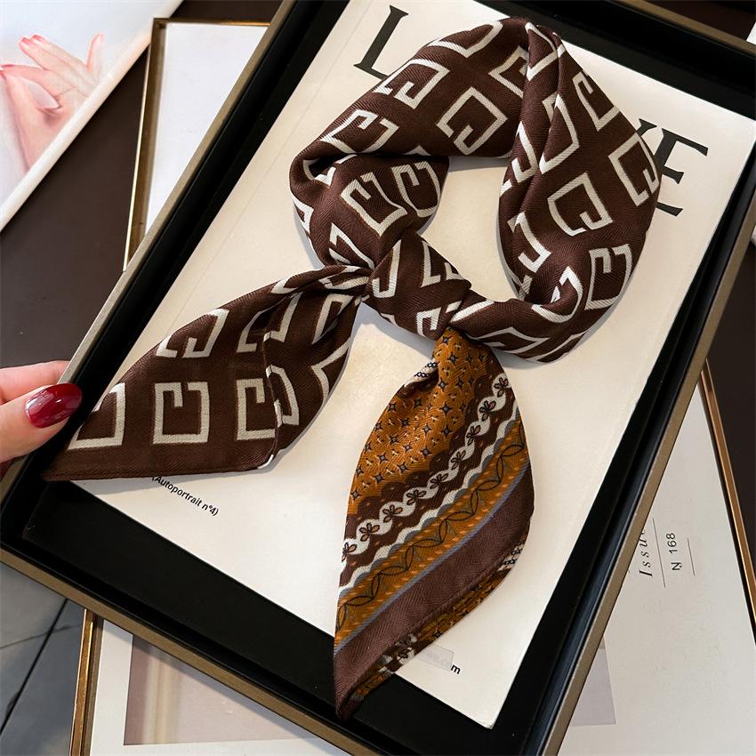 Korean Version Of Elegant Fashion Scarf 65 × 65Cm Thin Square Scarf Versatile Neck Scarf Cotton And Linen Feel Velvet Scarf Women