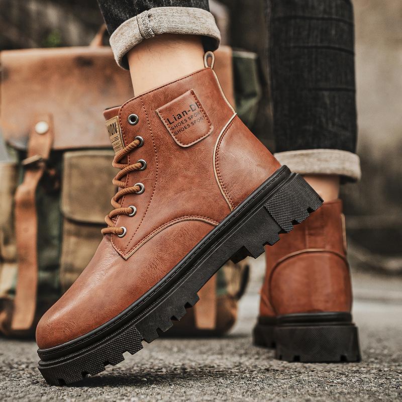 Новая повседневная обувь в британском стиле на весну. Высокие мужские ботинки Martin. Модные трендовые рабочие ботинки. Мужская обувь.