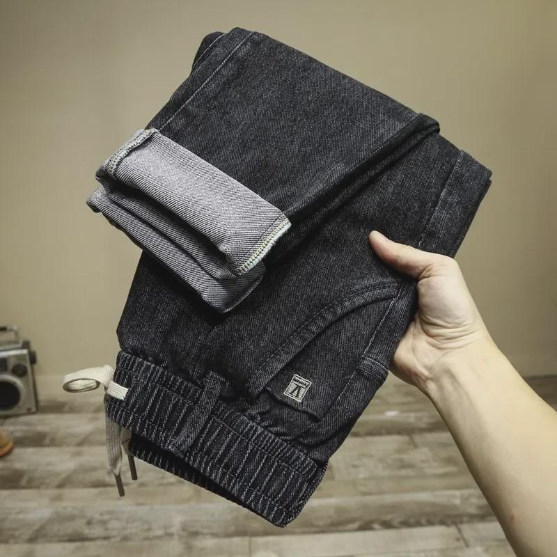 Мужские зимние узкие джинсы-шаровары с эластичным поясом и завязками на резинке — модные, не требующие глажки, повседневные, универсальные и свободного кроя.