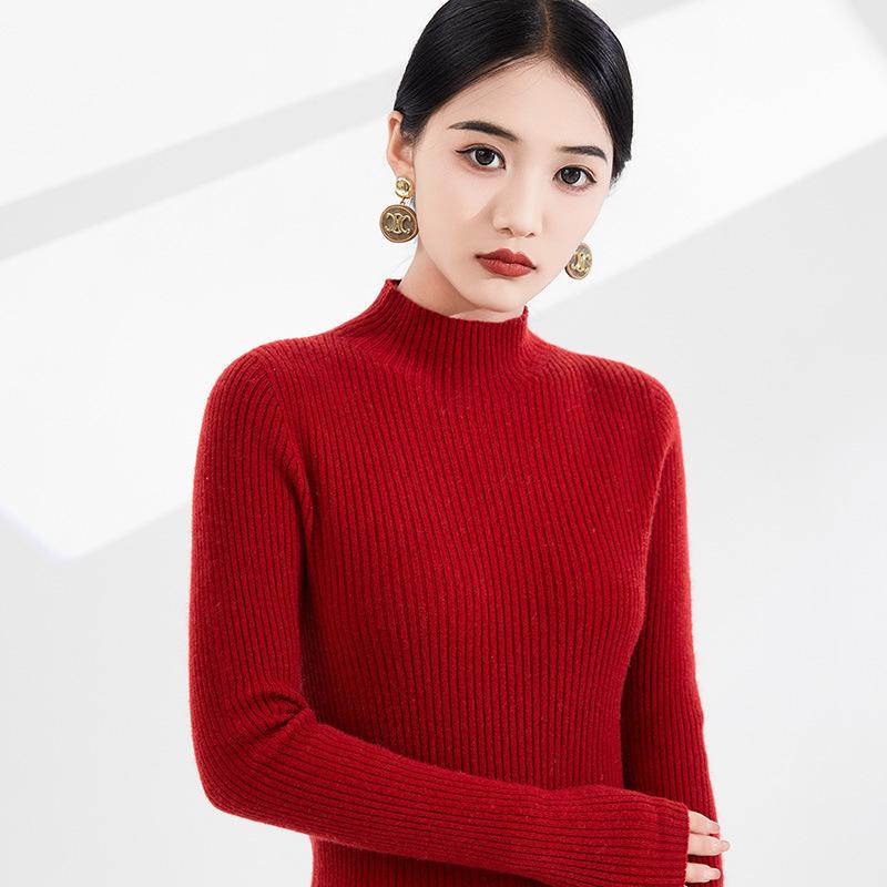 Женская трикотажная нижняя рубашка с полувысоким воротником и топом с длинными рукавами на осень и зиму. Новый женский пуловер-свитер можно носить снаружи