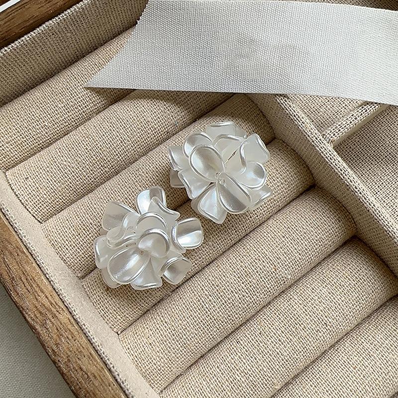 Серьги-цветы из белого акрила для женщин, романтические серьги для свадьбы, простые серьги-гвоздики, ювелирные изделия, подарок для девочек