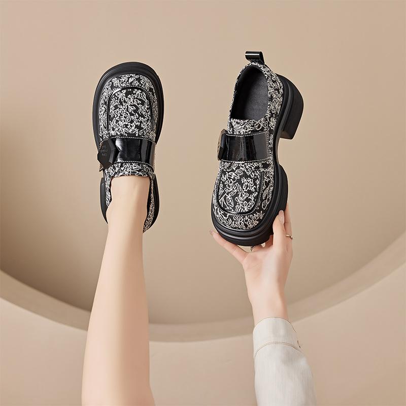 3222 женские повседневные туфли маленького размера, корейская версия лоферов на толстой подошве с внутренней платформой, женские туфли на липучке с цветочной вышивкой