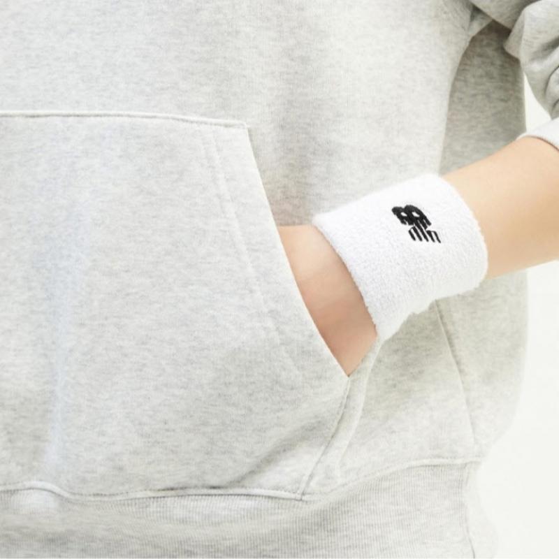 New Balance Hoodie Kqj Nbn0e2S102 15 Women S Small Logo Hoodie  Over Fit