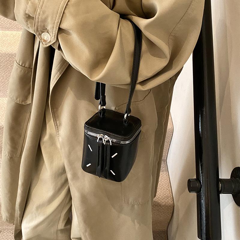 Повседневная корейская версия маленькая квадратная сумка 2024 зимняя новая сумка женская индивидуальная простая сумка-мессенджер ретро модная сумка через плечо