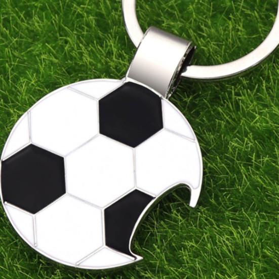 Подвеска-ключ с гладкой поверхностью, гальваника, полировка, сувенир, аксессуар для футбольных фанатов, украшение, портативный брелок с открывалкой для футбольных бутылок из цинкового сплава для