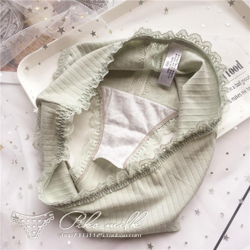 Симпатичные девчачьи эластичные большие удобные женские трусики с низкой посадкой и кружевным краем на бедрах